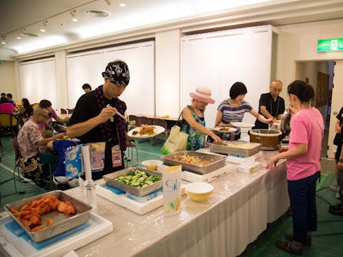 アーティストやスタッフを支える班も