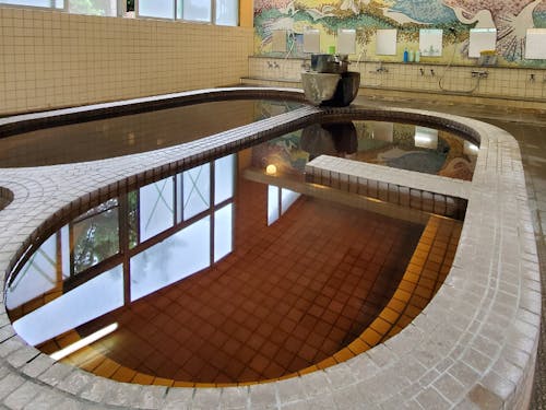 それぞれ泉質の異なるモール温泉があちこちに!