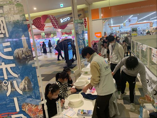 ショッピングモールでのジオパーク活動の様子