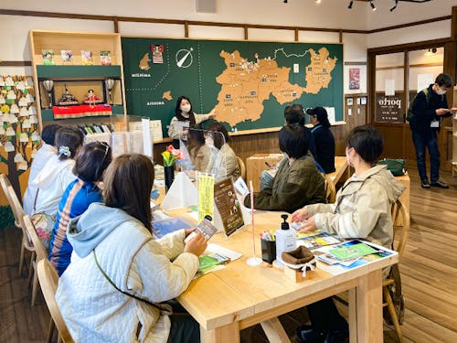 萩・明倫学舎内にある「はぎポルト−暮らしの案内所−」は、萩市に関わりたい人と地域を結ぶ交流拠点。萩へお越しの際はぜひお立ち寄りください。はぎポルトの各種SNS、YouTube、noteからも情報発信中⚡️