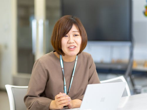 未来戦略課の柳川さん。課の魅力を熱く語ってくれました!