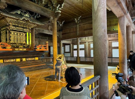 西福寺の御影堂内にて修理開始前に行われたアートイベントの様子です！