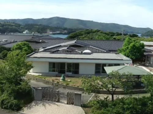 小高い丘の上にある特養「諏訪苑」