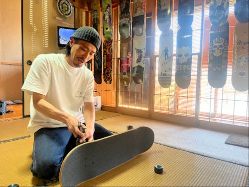 「好きなものでないと売れないから」と語る