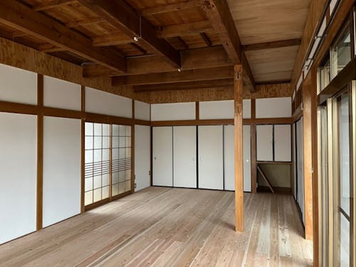 【6号】天井が高く、開放感があります。