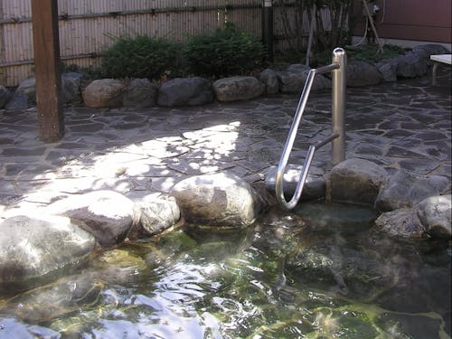 館内にある温泉施設の露天風呂