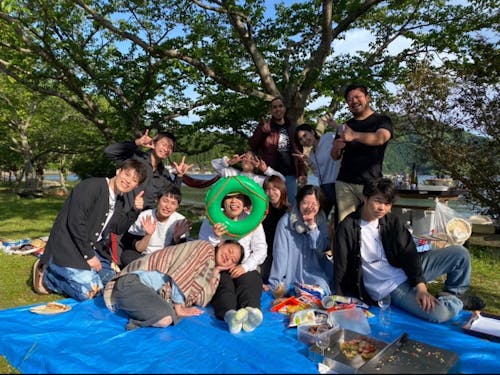 琵琶湖のほとりでみんなでBBQ