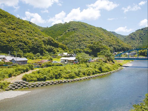 【古座川町】清流古座川が流れ、川のアクティビティやゆずの里として知られています。