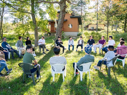 多様な経歴の参加者とチームを組んで取り組む