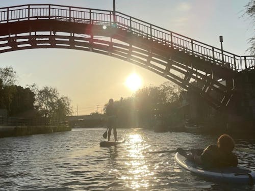市内のあやめ園の朝です。この中でSUPをするのは貴重な経験!