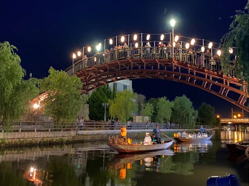市の一大イベントあやめ祭りでは若者含め多くの方が訪れます
