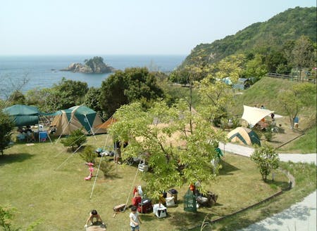 海と山に囲まれた絶好のロケーションのキャンプ場