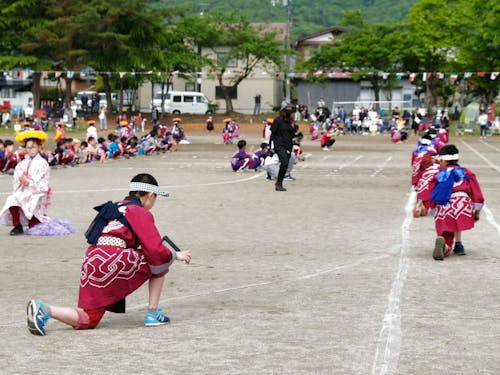 高学年男子による稲刈りの踊り　かっこいいです