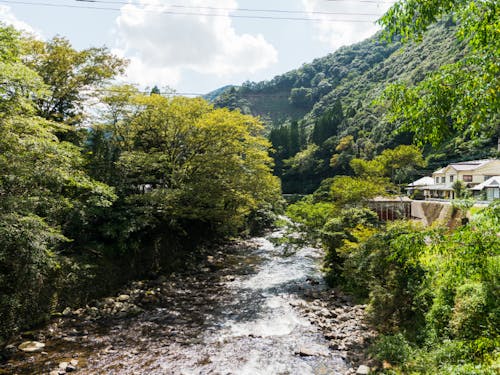コンパクトで暮らしは便利なのに郊外にはこんなに美しい自然が!