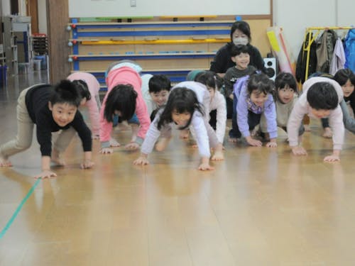 身体を使った「運動遊び」コミュニケーションを学び、運動する喜びを経験し、心まで育てています。