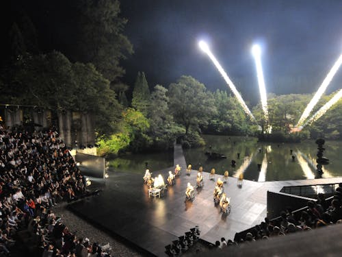 期間中は演劇の公演があります。是非休日を利用して観劇してみてください。