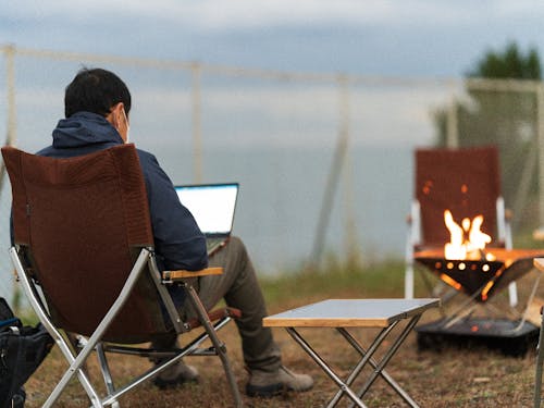 海辺でのワーケーションの様子