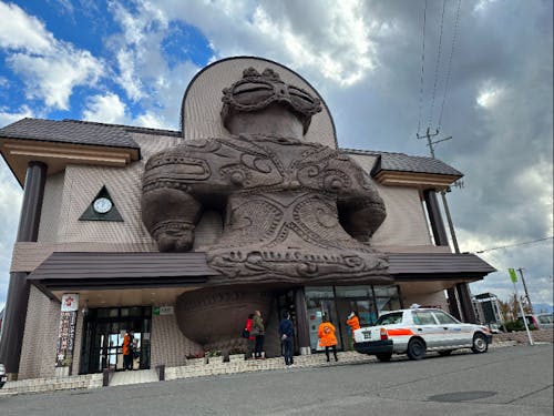 JR木造駅のしゃこちゃんは思ったより大きくて迫力あり!木造駅含め、様々ある縄文コンテンツを体験してくれる方をお待ちしてます!