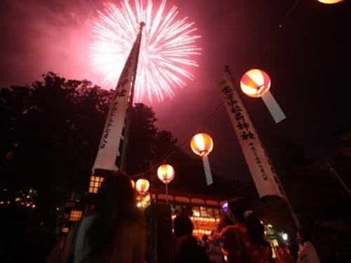 これからの時期、毎週のように花火が上がるお祭り大好きな地域!