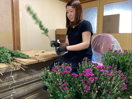 花に囲まれた作業場