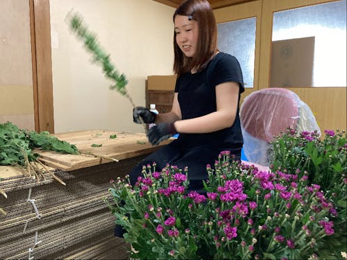 花に囲まれた作業場