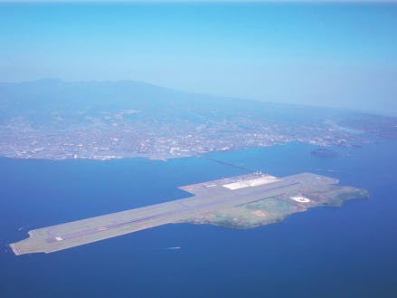 大村市内にある、世界で初めての本格的海上空港として建設された長崎空港