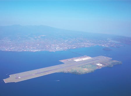 大村市内にある、世界で初めての本格的海上空港として建設された長崎空港