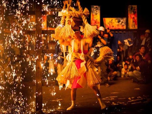 夏になると毎週どこかで花火。お祭り大好きな地域です