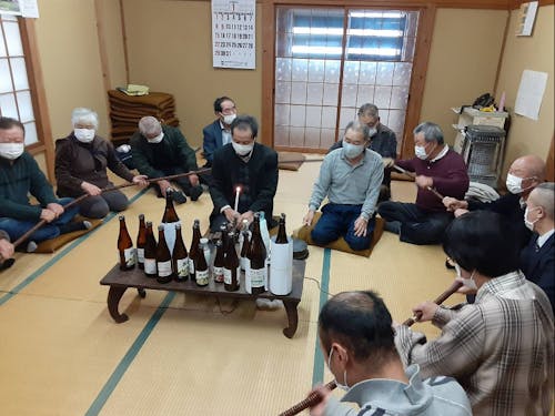 「百万遍」:2月に行われる五穀豊穣・無病息災を願う行事。念仏を唱えながら大きな数珠を回します