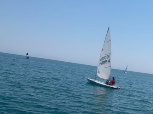 美濃が浜で行うセーリング