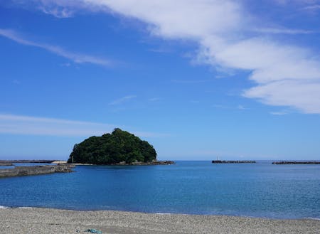 穏やかな時間が流れる佐賀地域の海の風景。