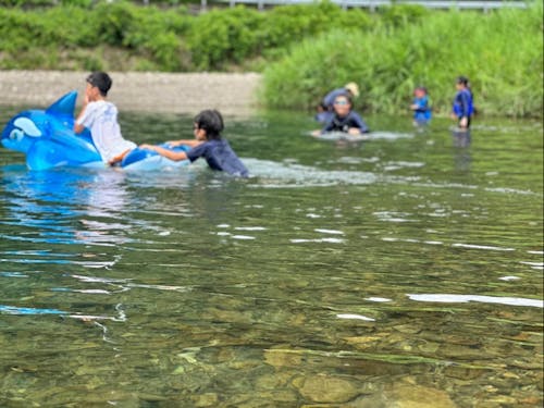 スポーツ合宿受入の際の子供たちの『川遊び』