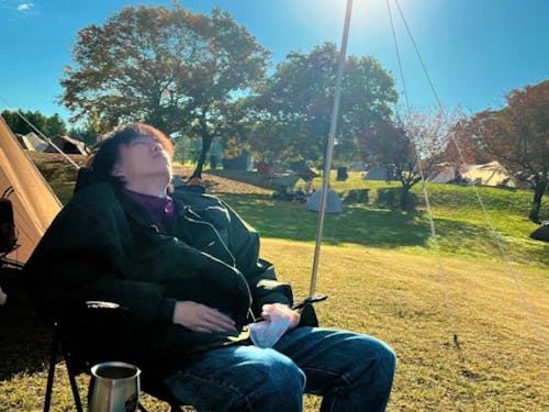 うららかな日差しの中でのうたた寝は、日々の疲れを癒します