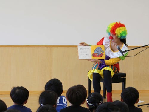 市内の保育園での読み聞かせの様子