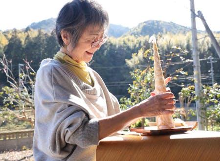 🎋竹紙作家の垰山さんと一緒に、自然の風合いが楽しめる竹紙アート作りに挑戦しましょう