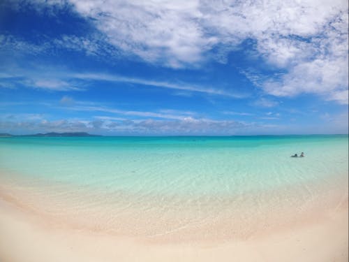 真っ白な砂で出来た「はての浜」は久米島名物の一つ