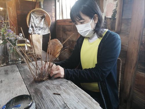 つる細工作家さんの元でつる細工に挑戦!!