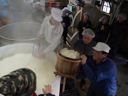 蔵人体験の様子。