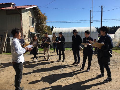 フィールドワークで実際に企業さんを訪問し、課題を探ります。