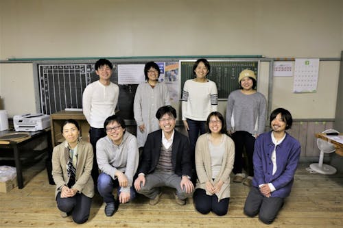 下段がローカルライフラボ1期生、上段がエーゼロのサポートメンバー