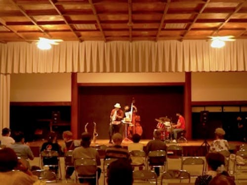 東側「農JAZZ」昨年の様子 歴史ある高遠閣でしっとり聞く