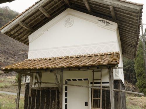 物件の隣にある蔵。収納には困らなそうです。