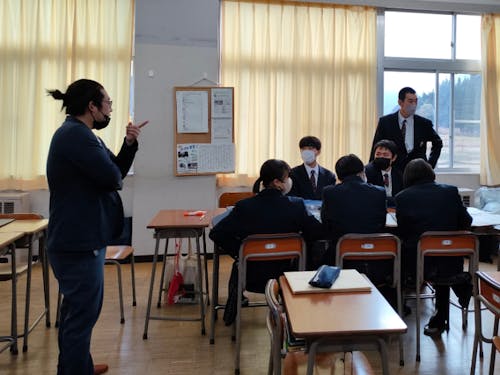探究の授業 観光イベントの収支について、町の大人と徹底討論!