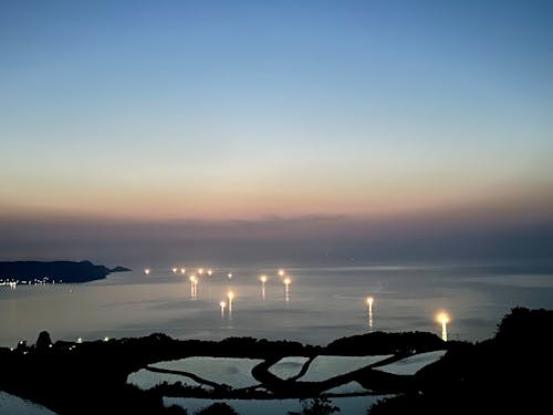 漁火の美しい光景が有名