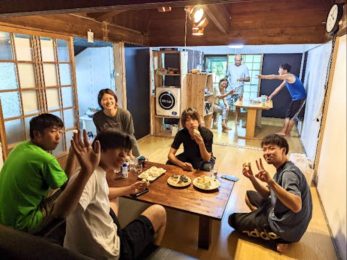 シェアハウスのみんなでご飯。
