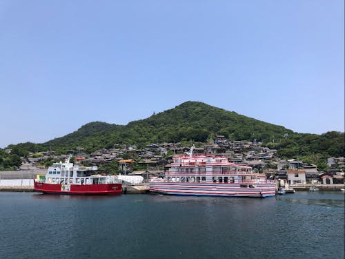 男木島・女木島と高松港を結ぶめおん号