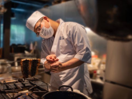 料理は、地産地消をメインとして岡山や周辺地域の食材を使用し、和を主とした和洋折衷で、日々創意工夫を凝らしています。