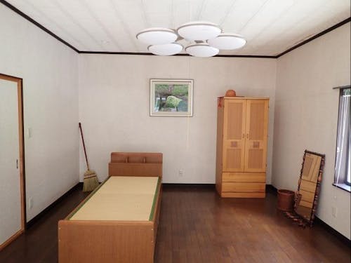 離れ内部の洋室。静かな環境でテレワークにも良さそう。