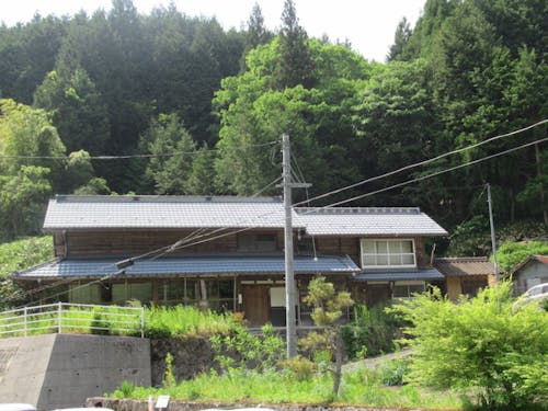 物件に駐車場はないので、不動産業者に相談が必要。