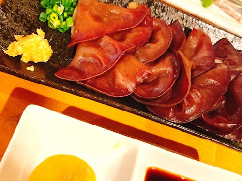 きくらげを酢味噌につけて。コリコリした食感であっさり!